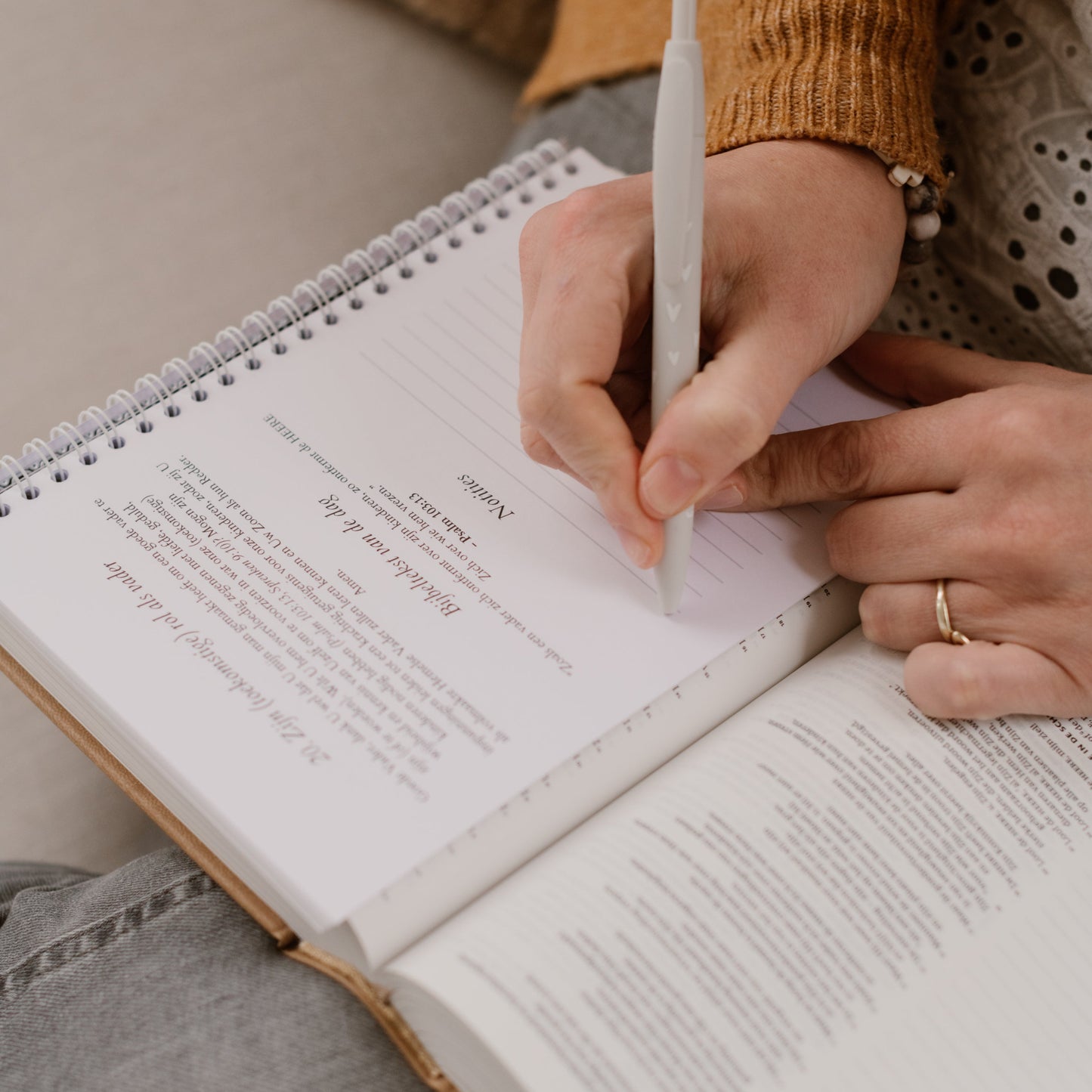 Zij Bidt Voor Hem - Gebedsdagboek